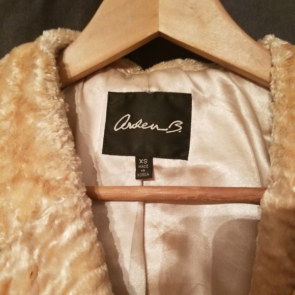 Beautiful cream coat/SOLD on other platform - Picture 4 of 4